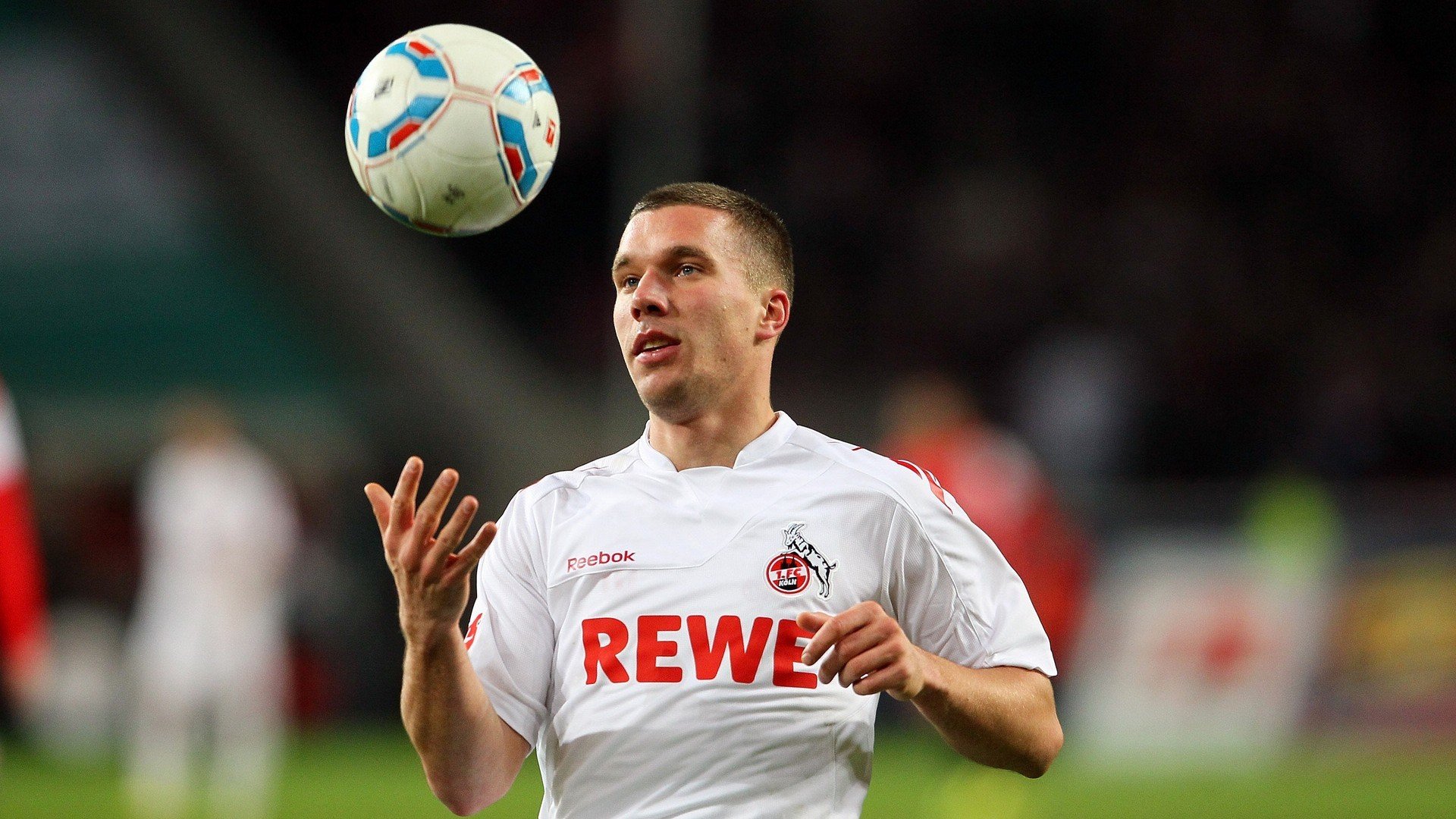 开云体育官网下载安装-青少年足球比赛频繁，锻炼实战能力，青少年足球比赛年龄分段意义